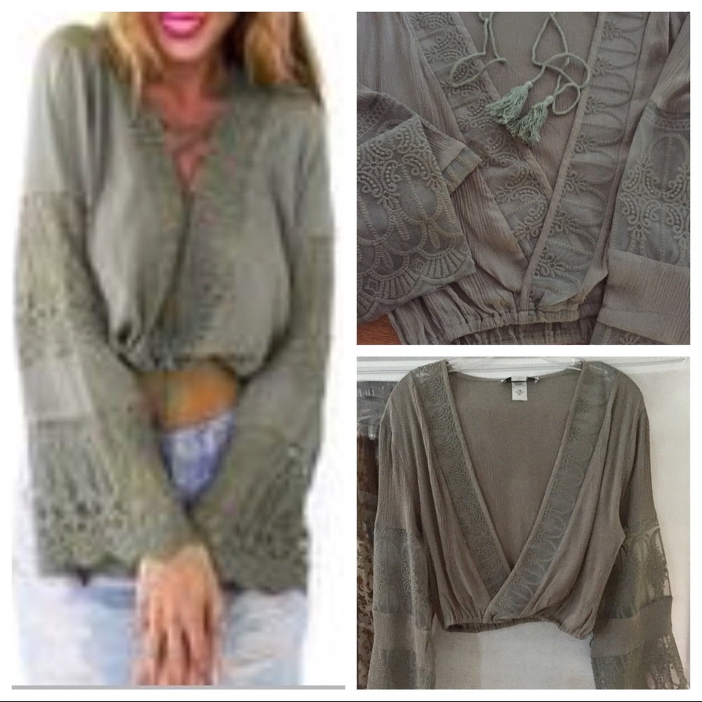•Closeout• LACE BELL SLEEVE TOP